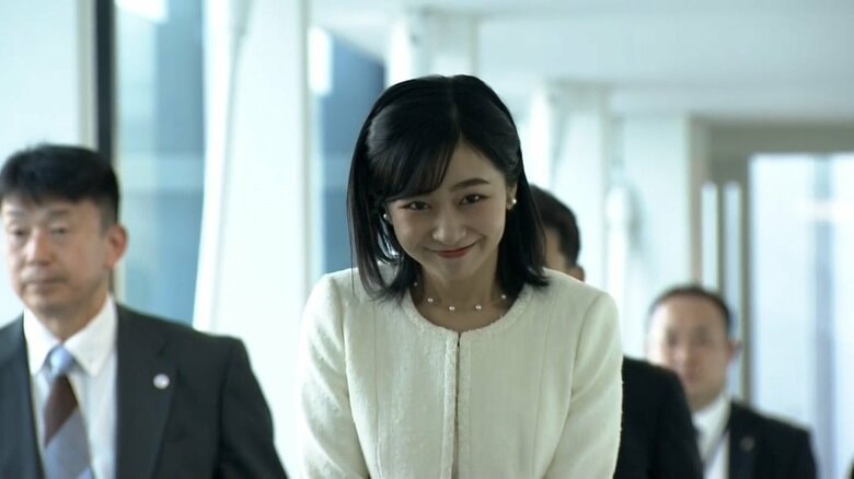 1日午後5時頃、羽田空港に到着された佳子さま