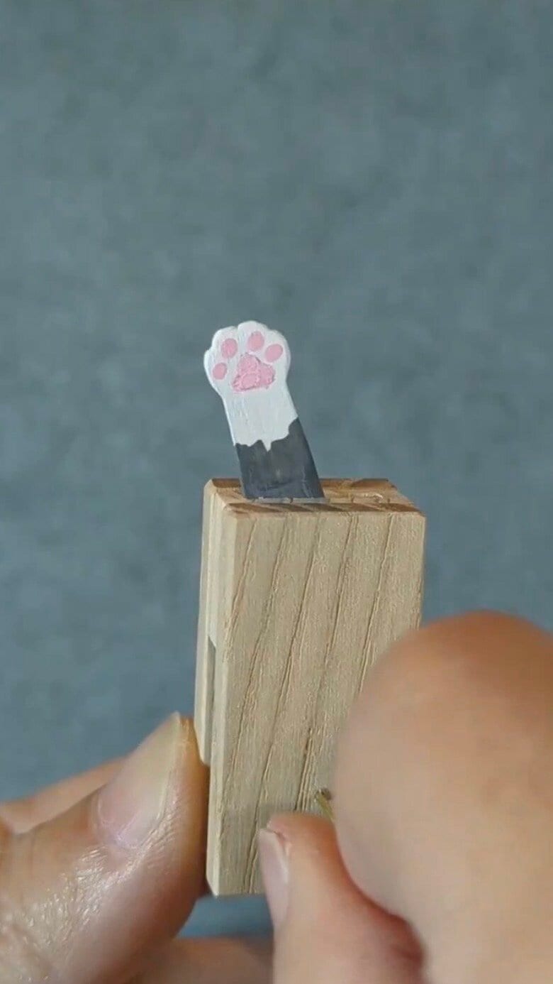 猫の手が動くおもちゃ