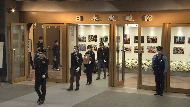 国葬が終わり、遺骨は、日本武道館を後にした