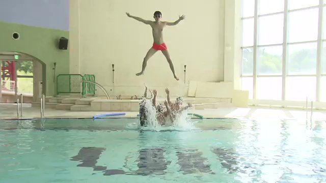 コロナ禍でパフォーマーを招くのが難しく　自分たちでショーを