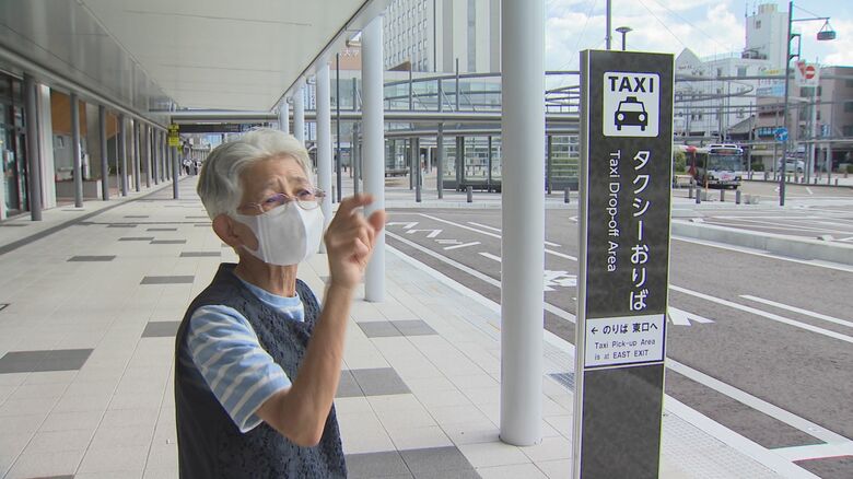 田中満留子さん　小松駅西口にて