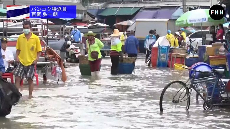 バンコクの中心部　チャオプラヤ川が氾濫し、川沿いの広い範囲で冠水