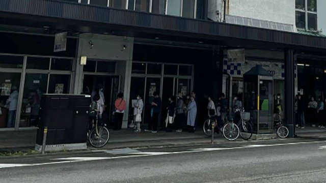 商店街で行われたイベント　通りに行列が