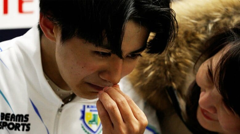 キスクラで初優勝の喜びを噛みしめる中村俊介