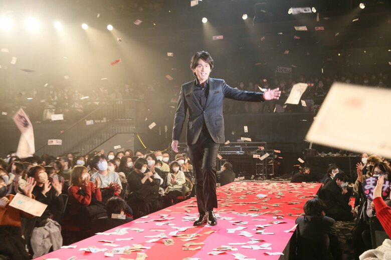 レッドカーペットで　長澤さんの「英雄」江口洋介さん