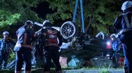 北海道・苫小牧市で車が横転　中央分離帯の立ち木に衝突　10代女性と20代男性死亡、1人大けが