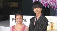 恋人同士のドキドキで色が変化! 今田美桜・鈴木仁 体験型クリスマスツリーに感動