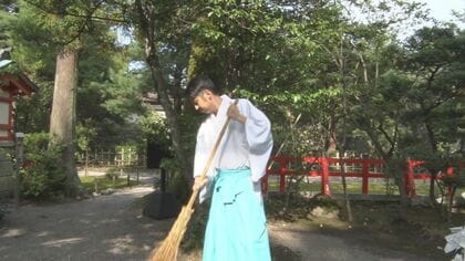 “加賀百万石のプライベート神社” 高校の英語教師を辞め、実家の神職を継いだワケ「海外を見て視点が変わった」