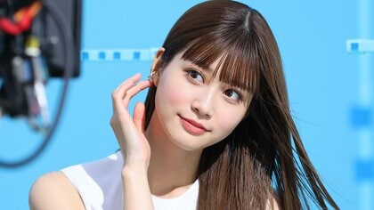 “めるる”生見愛瑠が可愛すぎる4変化！ ノースリーブにミニ丈ワンピで…夏の日差しに負けないハッピーな笑顔