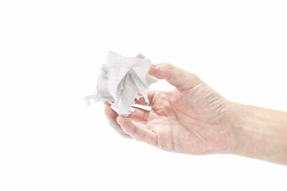 怒りは「紙に書いて捨てる」と“消える”！？気持ちの新たな鎮め方を発見…電子ファイルでも有効なのか研究者に聞いた