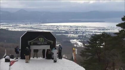 オリンピアンが華麗な技を披露　スノボ・ビッグエア全日本選手権　福島・磐梯町で開催