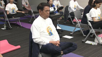 「心の平穏が世界平和作る」下村元文科大臣ら自民党議員　ヨガと瞑想でスッキリ開放感　国会内でプロから本格指導