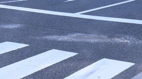 東京・文京区で信号無視の軽自動車が乗用車と衝突・横転　歩行者4人巻き込み5人病院搬送も軽傷　直前にスピード違反や当て逃げか