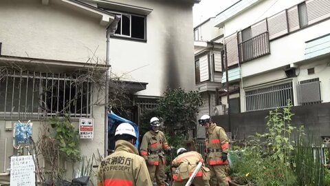「怖い…」東京・足立区で不審火相次ぐ　連続放火の可能性で捜査　政党ポスターが燃え、自販機は焦げる