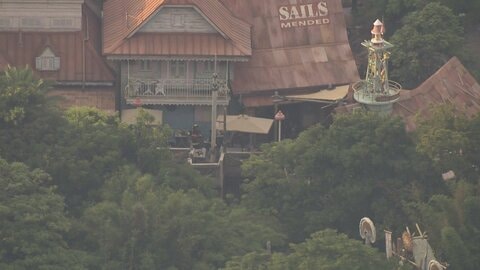 東京ディズニーランド「チャイナボイジャー」テラス席で客の荷物から煙　モバイルバッテリー原因か　客が一時避難、レストラン営業取りやめ