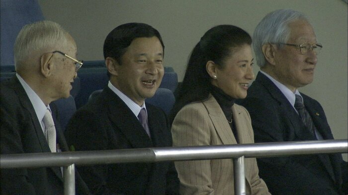 WBC日中戦を観戦される両陛下(2009年3月 東京ドーム)