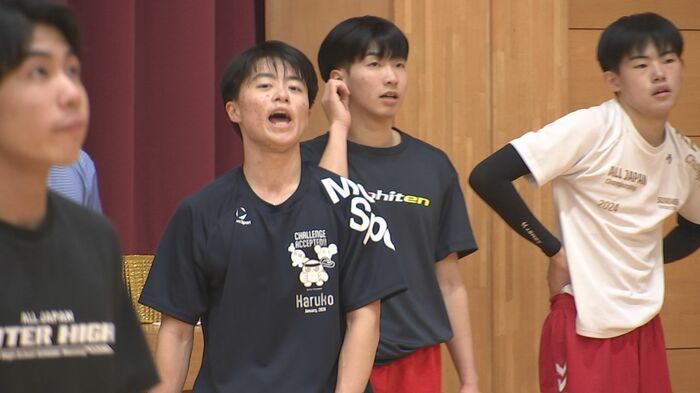 常に大きな声でチームを引っ張る吉田史温主将（3年）