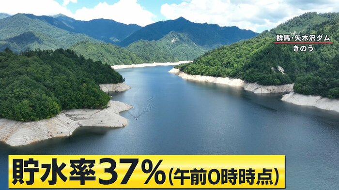 8月20日に撮影された矢木沢ダム 水が干上がって一部の地面が見えている