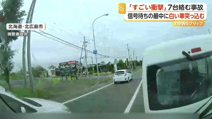 事故の瞬間（追突された車のドライブレコーダー）