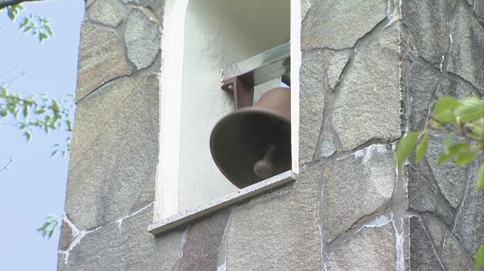 殉難乙女の像にある鐘