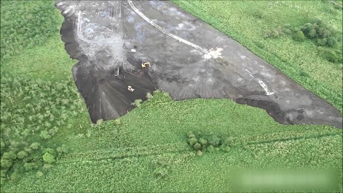 釧路湿原周辺で進められていたソーラーパネルの建設(提供:猛禽類医学研究所)