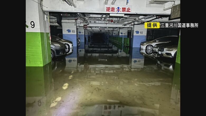 管理会社「車が横になったりドアが開いていたり…」約300台が水没した地下駐車場 排水作業は16日夜にも完了の見通し｜FNNプライムオンライン