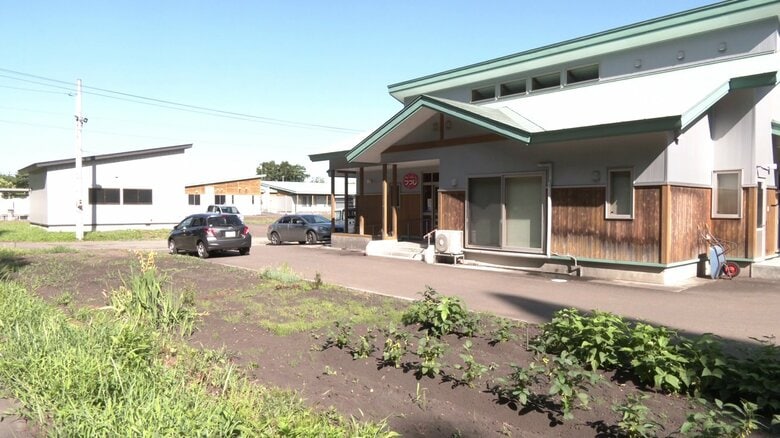 クマに襲われ意識不明の重体　血を流して倒れていた73歳女性　ごみ捨ての途中にクマと遭遇か　防犯カメラに動物に襲われる様子【秋田発】｜FNNプライムオンライン