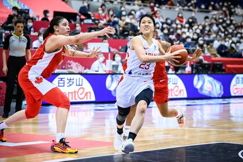 ポイントガードとして選出された山本麻衣選手(2月10日、対カナダ戦より)(C)FIBA