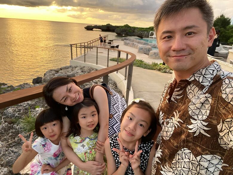 （右から）父・祥治さん、長女・ういさん（10）、次女・ここさん（8）、母・舞さん、三女・あすさん（6）