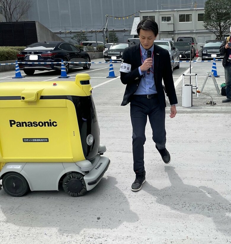 ロボットが急停止する様子（画像提供：経済産業省）