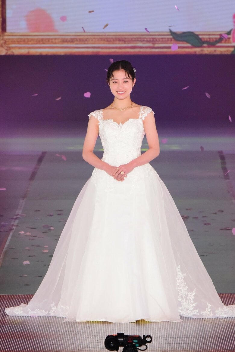 (c)Rakuten GirlsAward 2023 SPRING/SUMMER