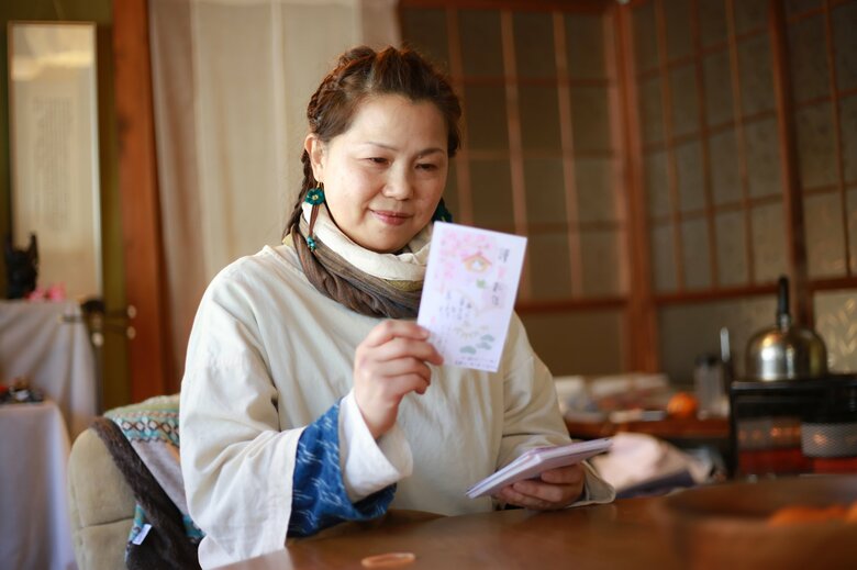 年賀状をコミュニケーションのツールとして利用する人もいる（画像はイメージ）