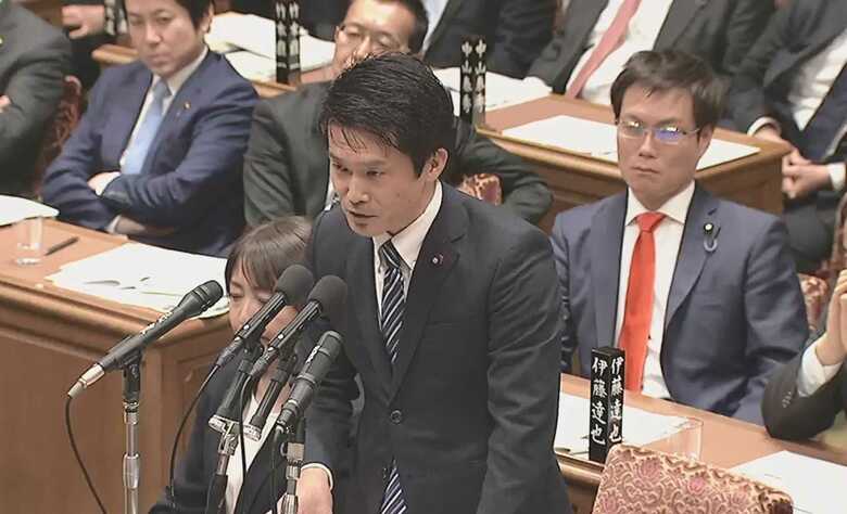 2月4日の衆議院予算委員会で質問にたった小川純也議員