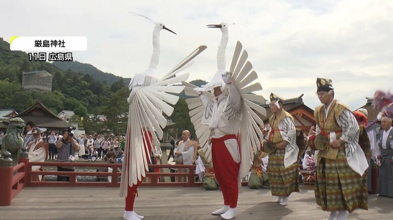 「白鷺」役の2人が優雅な舞を披露