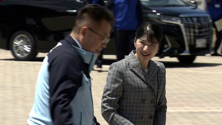 富来行政センターに到着された愛子さま