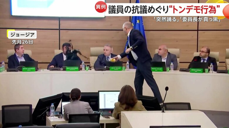 選挙の最終結果に不満を持った野党議員の抗議