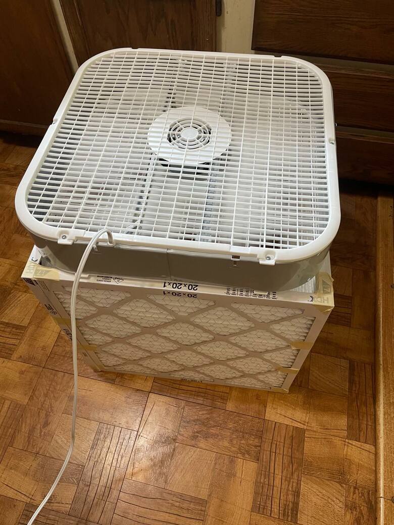 住民が空気清浄器を手作りした