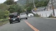 センターラインはみ出し、“追い越し”で横断歩道通過…「正気の沙汰じゃない」交通ルールお構いなしの危険運転
