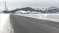 市道を歩いていた男性（49）が死亡　車2台に相次いではねられる　道路脇には雪の壁　秋田・湯沢市