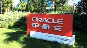 なぜオラクル社が「甲骨文」?ユニクロからコカ・コーラまで中国語オモシロ社名表記のなぞ