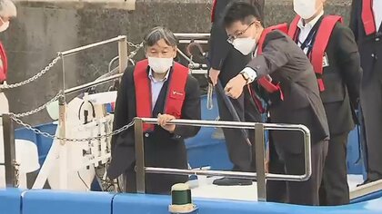 天皇陛下　船で“荒川の水門”を視察　愛用のカメラに納めながら熱心に質問　即位後初、ライフワーク「水問題」の関連施設へ
