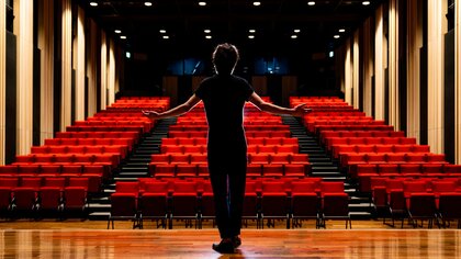 「演劇はコロナに弱い産業だった」公演中止で“廃業”を考える人も…終わらない苦境にどう向き合う？実情を聞いた