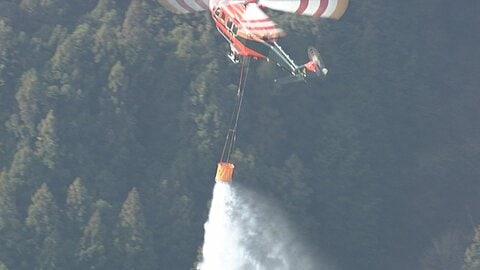 静岡・藤枝市の山林火災発生から2日も鎮火に至らず…上空などからの消火活動続く　焼損面積は5万5000平方メートルに