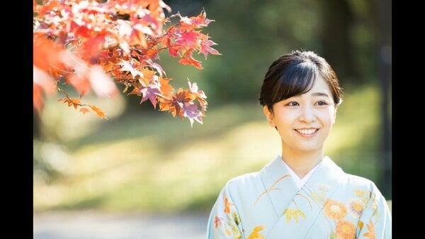 かこ様 佳子さまが曾祖父母にあたる昭和天皇・香淳皇后の陵を参拝 淡い