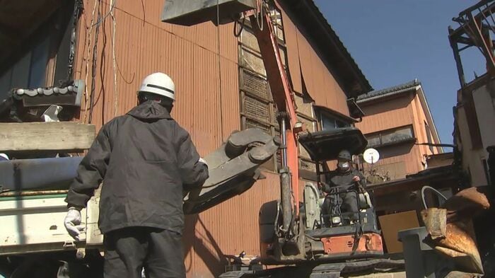 がれき撤去始まる