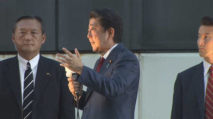 安倍首相の街頭演説を警護するSP