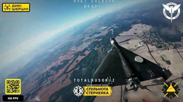 ウクライナ軍の迎撃ドローンから撮影された迎撃寸前のロシア軍「シャヘド・ドローン」（ウクライナ防衛情報局/ウクライナ国防省公式Xより）　