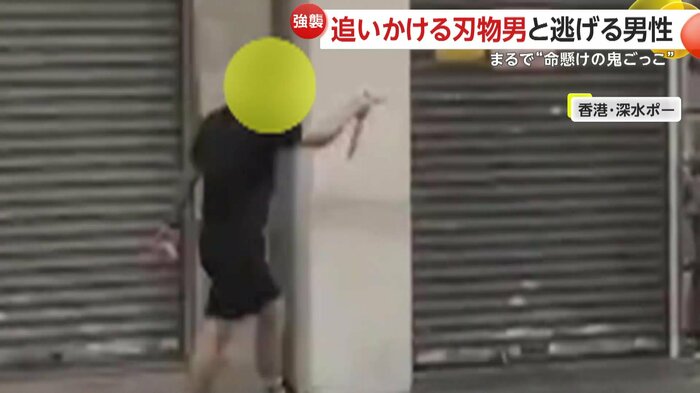 刃物を持ち挑発する男(SNSより)