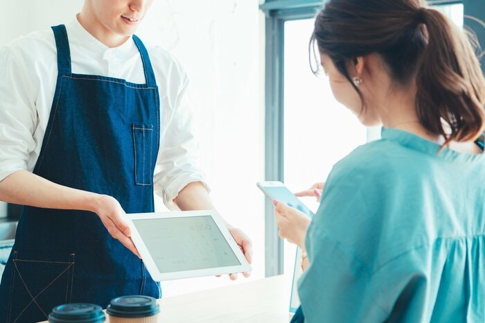 ポイントを貯めている店に通い続けるのが顧客心理(画像はイメージ)