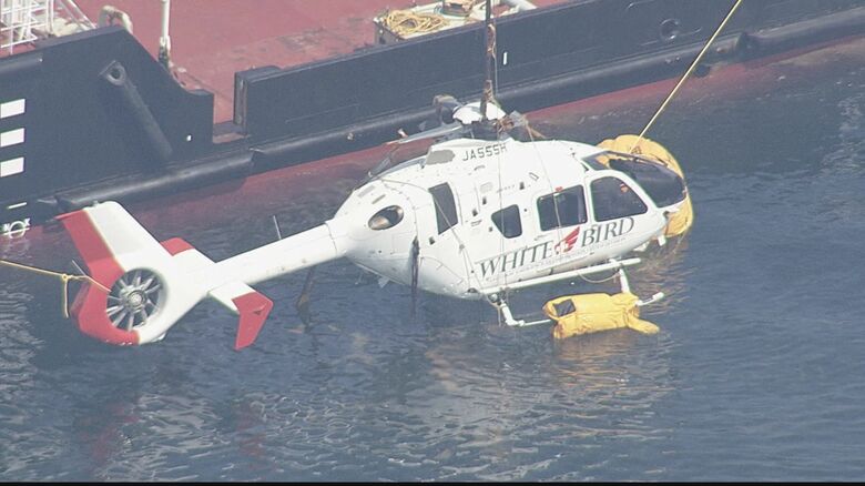 【速報】医療搬送ヘリ事故　転覆の機体引き揚げ　おおむね原形をとどめた状態で姿現す　壱岐沖から福岡・大島沖まで流される｜FNNプライムオンライン